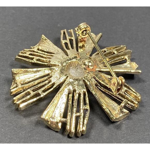 Vintage Mid-Century Gold Tone Floral Starburst Brooch & Clip On Earrings - Picture 8 of 16